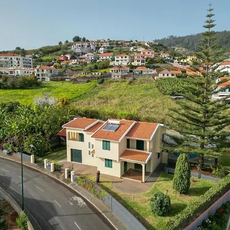 Vila Jiri House Canhas