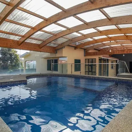 Jiri House Canhas